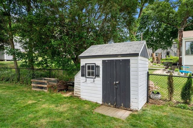25 Fellsmere Ave, Wakefield, MA 01880