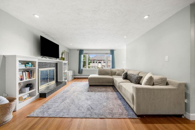 25 Fellsmere Ave, Wakefield, MA 01880