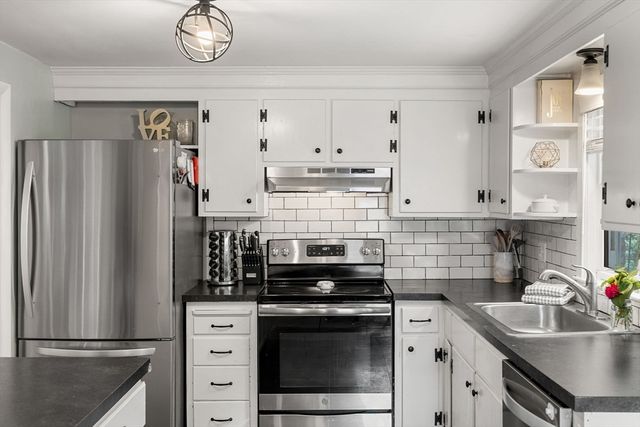 25 Fellsmere Ave, Wakefield, MA 01880