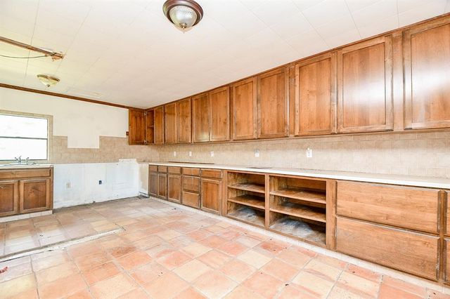 406 Hidden Creek Circle, Sealy, TX 77474