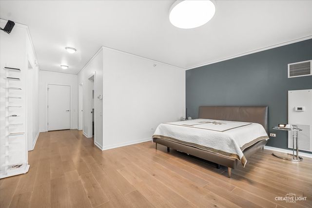 204 N Park Drive, Chicago, IL 60601