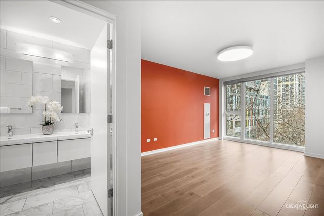 204 N Park Drive, Chicago, IL 60601