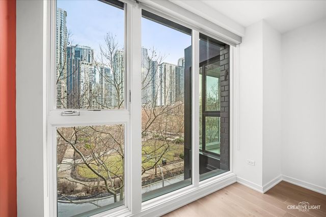 204 N Park Drive, Chicago, IL 60601