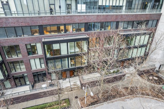 204 N Park Drive, Chicago, IL 60601