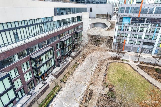 204 N Park Drive, Chicago, IL 60601