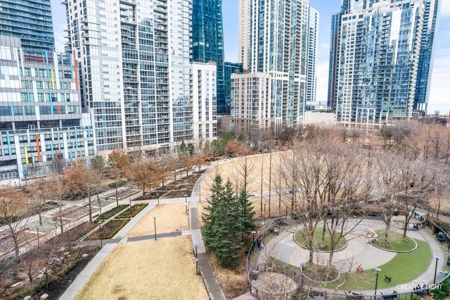 204 N Park Drive, Chicago, IL 60601