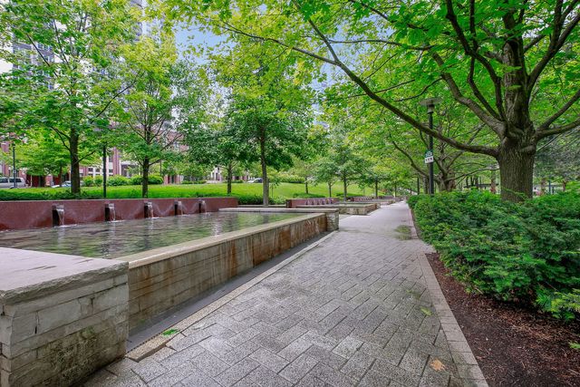 204 N Park Drive, Chicago, IL 60601