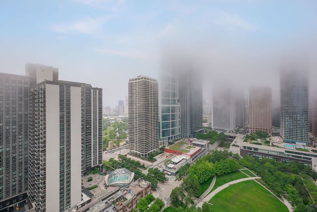 204 N Park Drive, Chicago, IL 60601