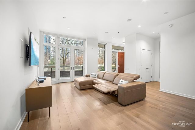 204 N Park Drive, Chicago, IL 60601