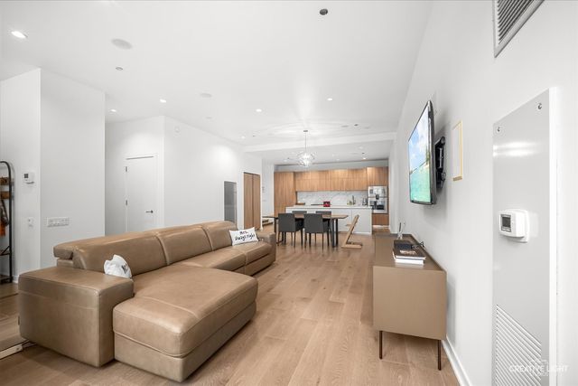 204 N Park Drive, Chicago, IL 60601