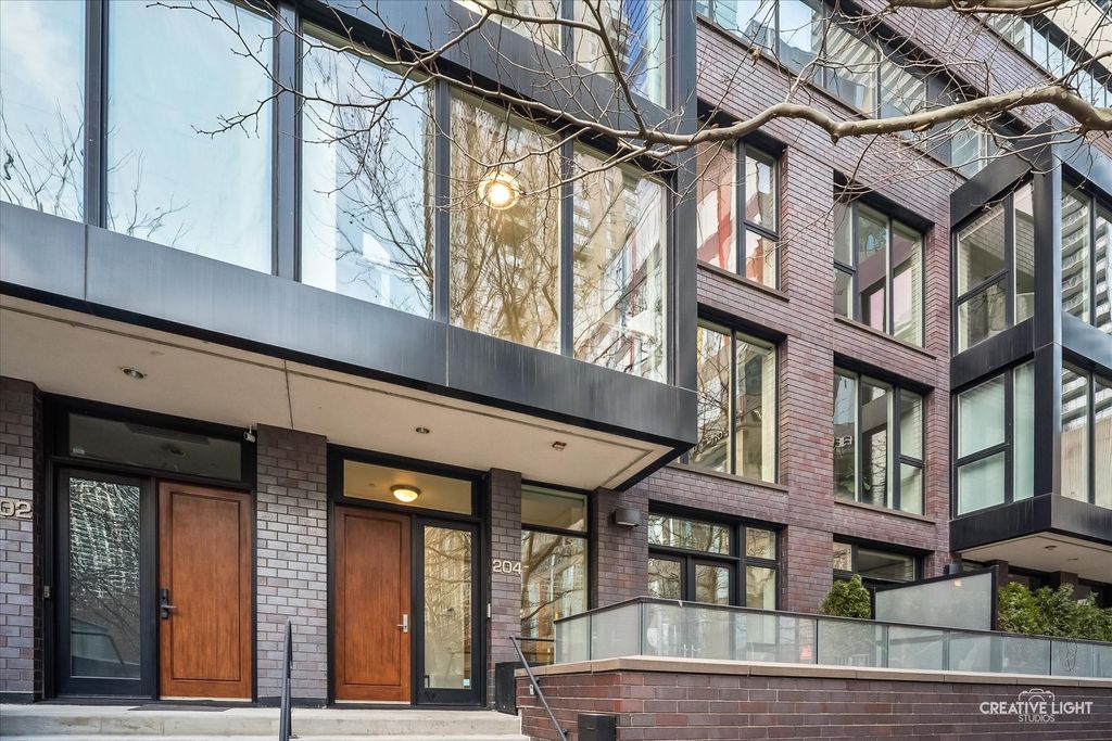 204 N Park Drive, Chicago, IL 60601