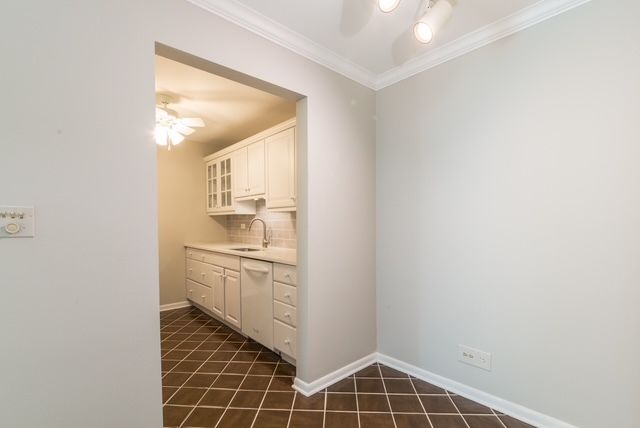 2400 WINDSOR MALL 2H, Park Ridge, IL 60068