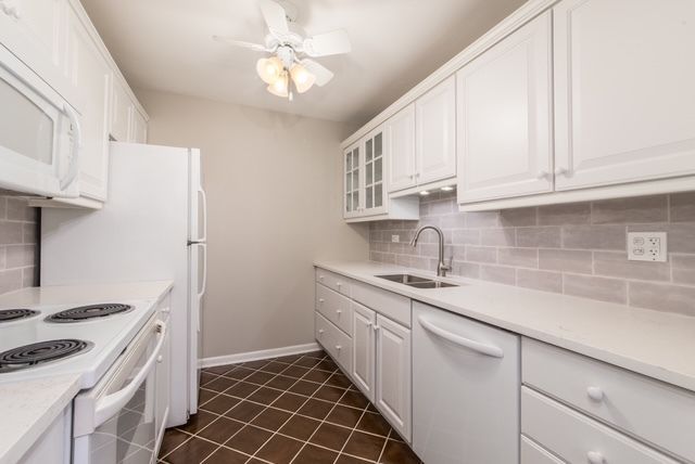 2400 WINDSOR MALL 2H, Park Ridge, IL 60068