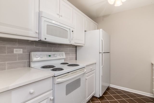 2400 WINDSOR MALL 2H, Park Ridge, IL 60068