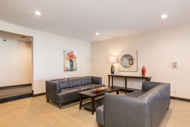 2400 WINDSOR MALL 2H, Park Ridge, IL 60068