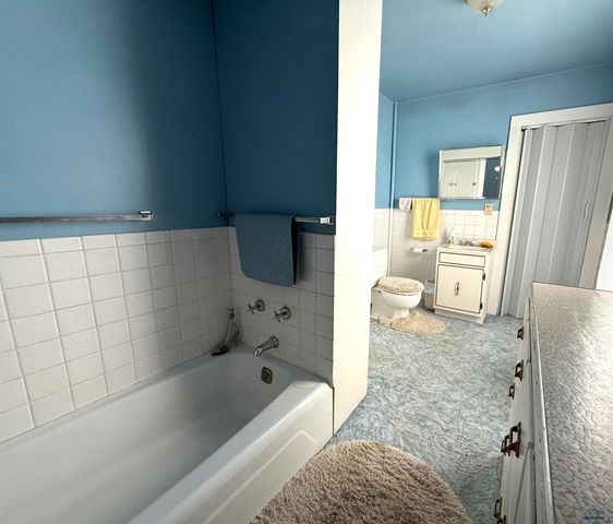 1401 BALTIMORE AVE, Hot Springs, SD 57747
