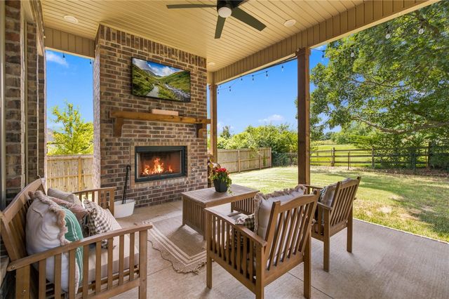 2951 Whistle Post Drive, Fayetteville, AR 72704
