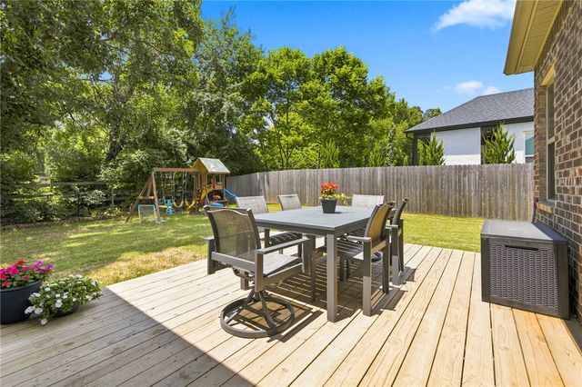 2951 Whistle Post Drive, Fayetteville, AR 72704