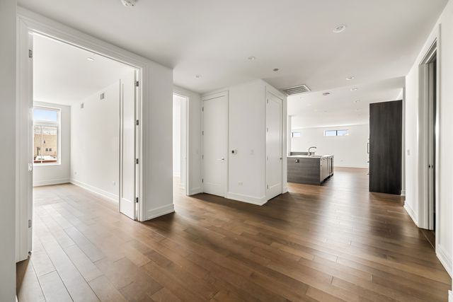 434 W Melrose Street 401, Chicago, IL 60657