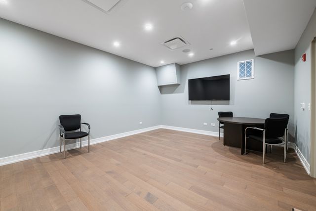 434 W Melrose Street 401, Chicago, IL 60657