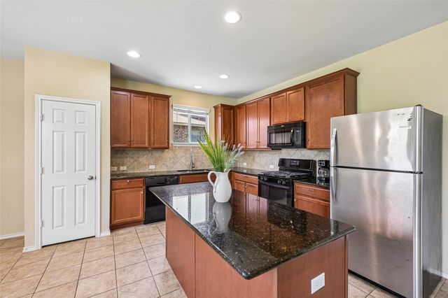 140 Lynn Crest BND, Buda, TX 78610