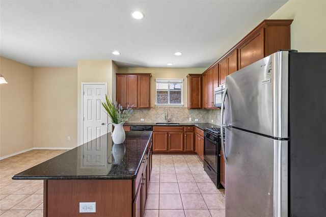 140 Lynn Crest BND, Buda, TX 78610