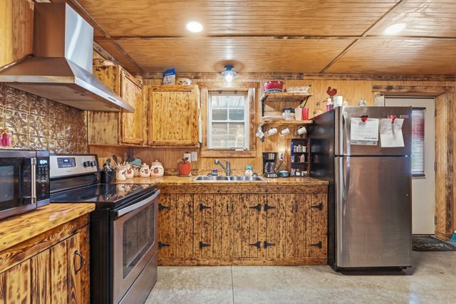 1978 Highland Bluff Trl, Pelham, TN 37366