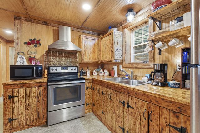 1978 Highland Bluff Trl, Pelham, TN 37366