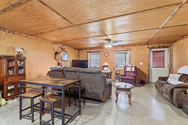 1978 Highland Bluff Trl, Pelham, TN 37366