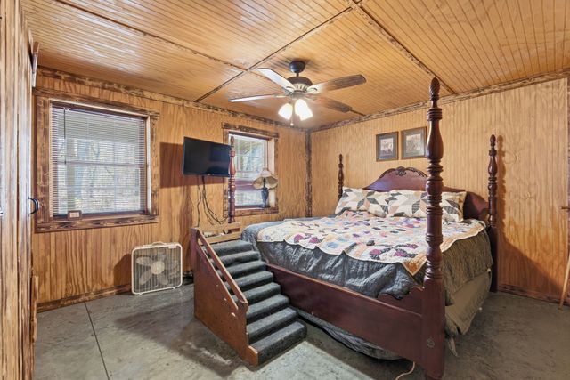 1978 Highland Bluff Trl, Pelham, TN 37366