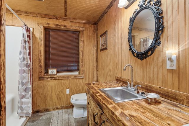 1978 Highland Bluff Trl, Pelham, TN 37366