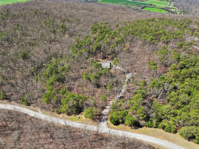 1978 Highland Bluff Trl, Pelham, TN 37366