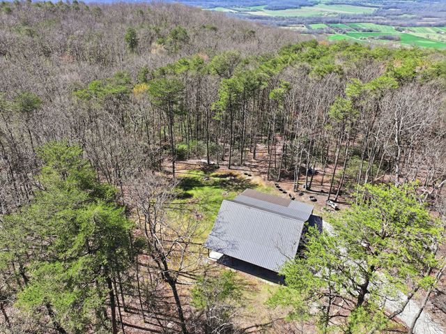 1978 Highland Bluff Trl, Pelham, TN 37366