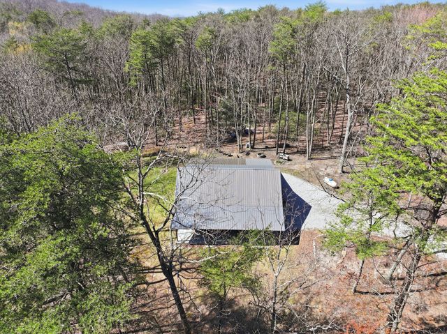 1978 Highland Bluff Trl, Pelham, TN 37366