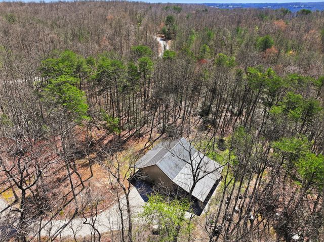 1978 Highland Bluff Trl, Pelham, TN 37366