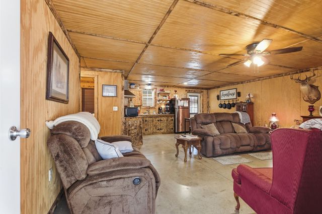 1978 Highland Bluff Trl, Pelham, TN 37366