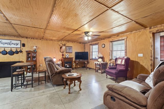 1978 Highland Bluff Trl, Pelham, TN 37366