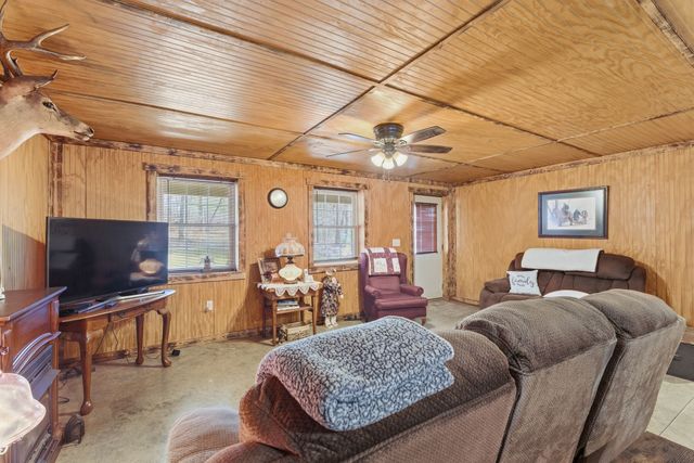 1978 Highland Bluff Trl, Pelham, TN 37366