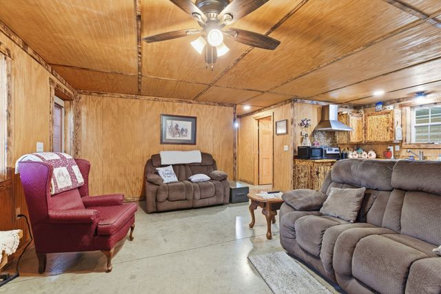 1978 Highland Bluff Trl, Pelham, TN 37366