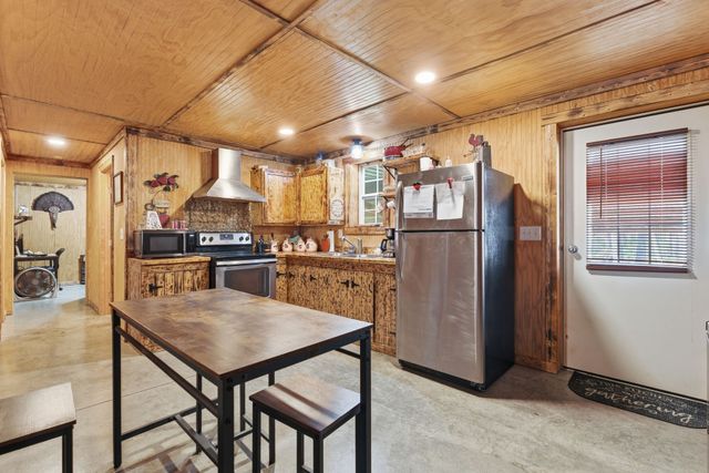 1978 Highland Bluff Trl, Pelham, TN 37366