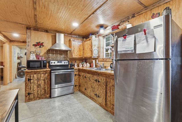 1978 Highland Bluff Trl, Pelham, TN 37366