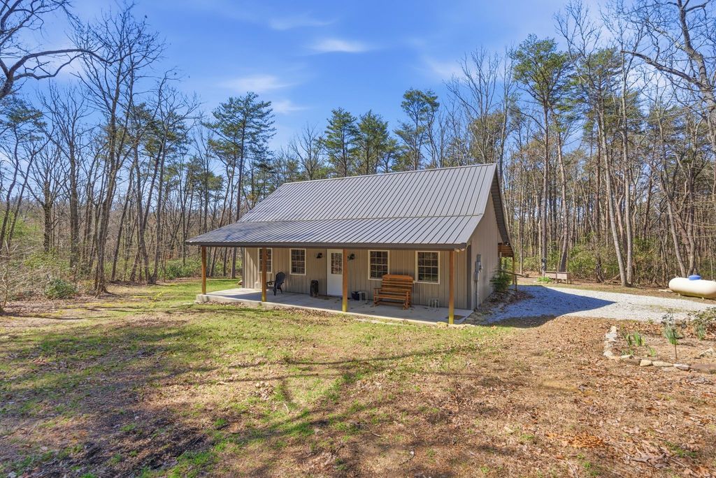 1978 Highland Bluff Trl, Pelham, TN 37366