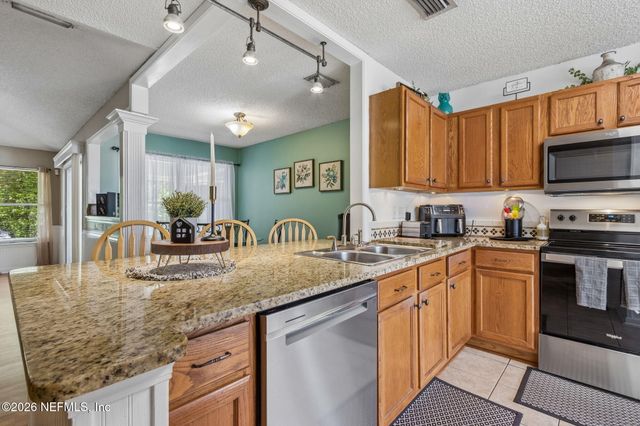 1033 WHIRLAWAY Circle N, Jacksonville, FL 32218