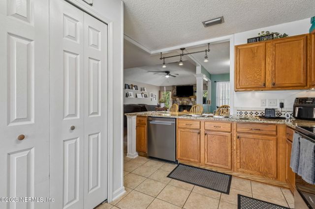 1033 WHIRLAWAY Circle N, Jacksonville, FL 32218