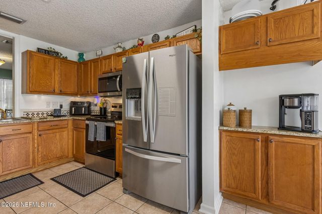 1033 WHIRLAWAY Circle N, Jacksonville, FL 32218