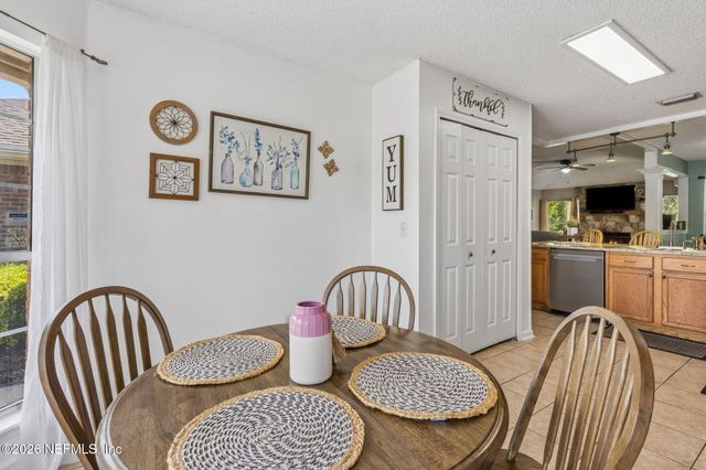 1033 WHIRLAWAY Circle N, Jacksonville, FL 32218