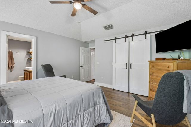 1033 WHIRLAWAY Circle N, Jacksonville, FL 32218