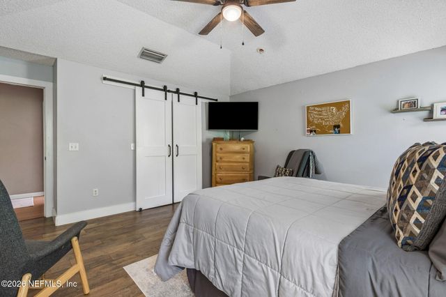 1033 WHIRLAWAY Circle N, Jacksonville, FL 32218