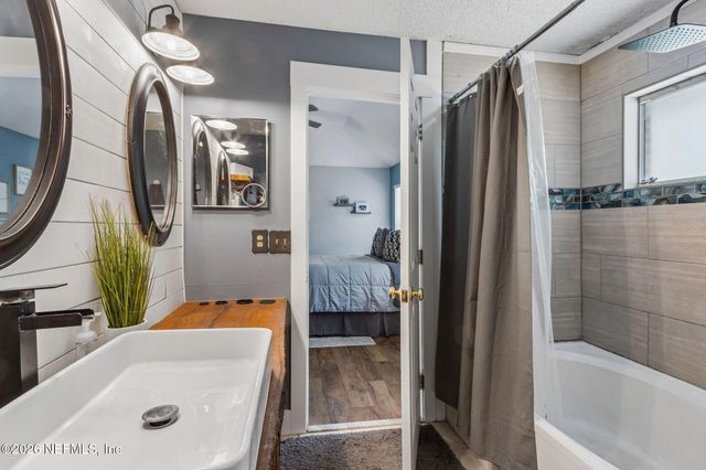 1033 WHIRLAWAY Circle N, Jacksonville, FL 32218