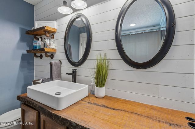 1033 WHIRLAWAY Circle N, Jacksonville, FL 32218